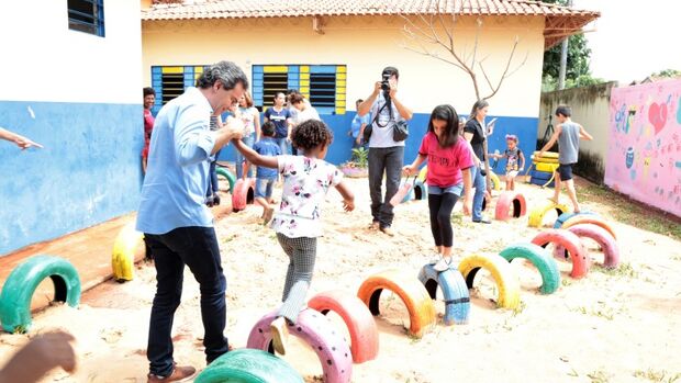 Na semana da criança, parquinho e horta comunitária do CRAS Jardim Aeroporto são inaugurados