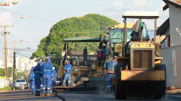 Prefeitura inicia nova frente para recapeamento de 11km de vias de Campo Grande