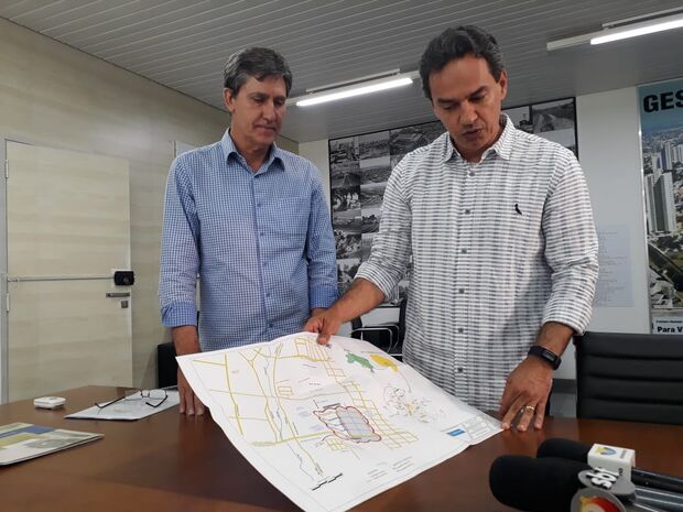 Ilhados durante chuvas, moradores de 5 ruas devem receber asfalto no Jardim Tijuca