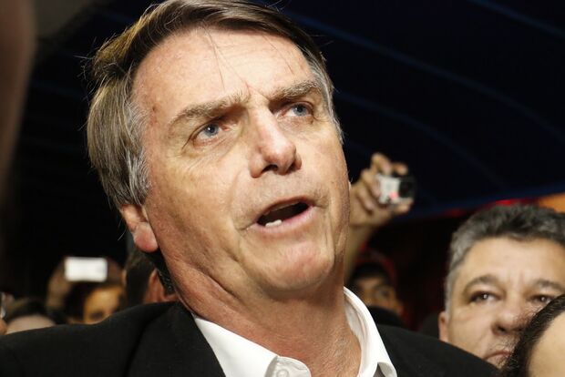 Médicos reavaliam quadro de Bolsonaro e dizem que ele ainda não está liberado para fazer campanha