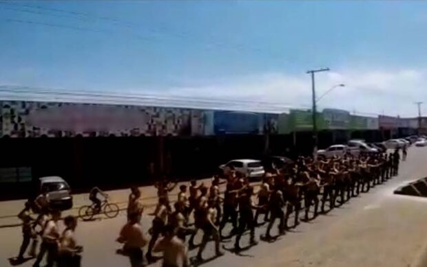 VÍDEO: durante treinamento, policiais militares pedem voto para Bolsonaro