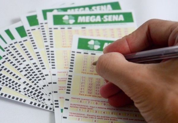 Mega-Sena pode pagar até R$ 2,5 milhões neste sábado; aposte até as 19h