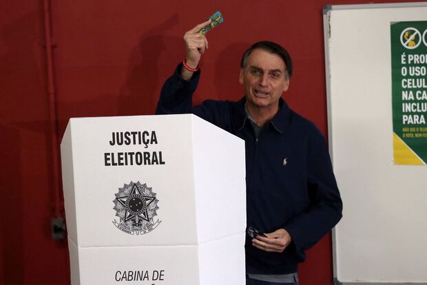 Com segurança reforçada, Bolsonaro vota no Rio