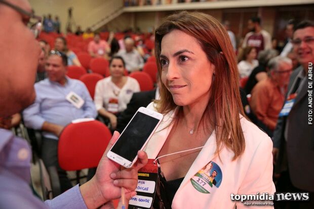 Candidata de Bolsonaro em MS usa colete à prova de balas em comício, diz revista