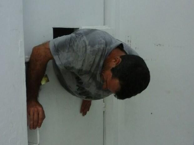 Ladrão fica entalado em porta de indústria durante tentativa de furto