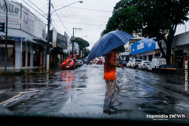 Chuva aparece, ameniza mormaço e tempo deve ficar fresquinho em Campo Grande