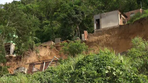Sobe para sete número de mortos em deslizamento em Niterói, RJ