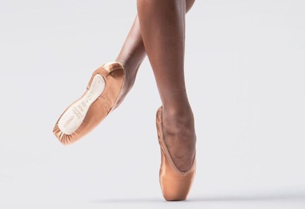 Sapatilhas para bailarinas negras finalmente chegam ao mercado