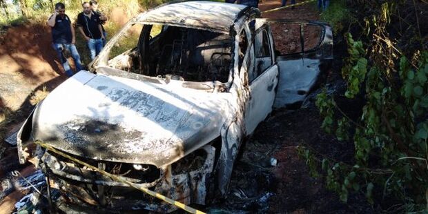 Polícia investiga se caminhonete queimada foi usada em ataque a sobrinho de traficante