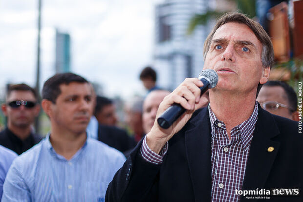 'Ele vai dar as explicações', diz Bolsonaro sobre ex-assessor do filho citado em relatório do Coaf