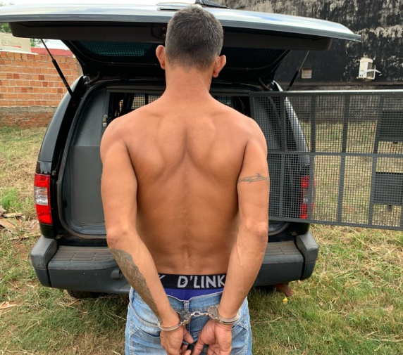 Ao ser flagrado com drogas enterradas, homem oferece R$ 5 mil para polícia