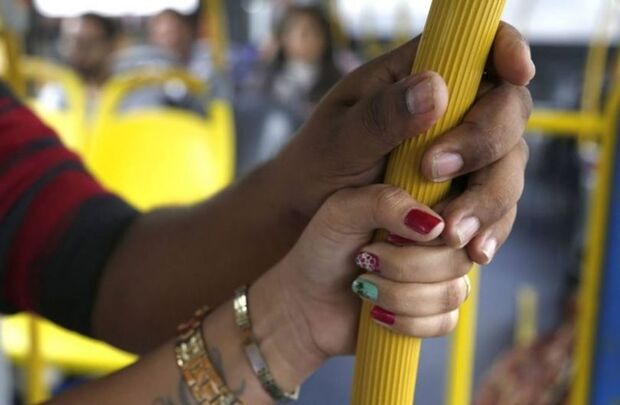 Mulheres campo-grandenses sofrem assédio principalmente no ônibus e no trabalho, revela Itop
