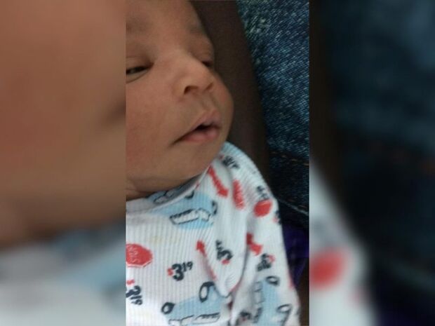 Policiais militares reanimam bebê de 8 dias que chegou ao quartel quase sem vida