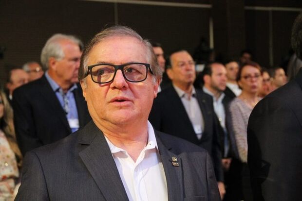 Bolsonaro anuncia demissão de Vélez e Abraham Weintraub será o novo ministro da Educação