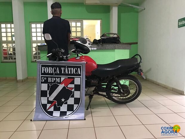 Força Tática prende ladrão e recupera motocicleta roubada de trabalhador