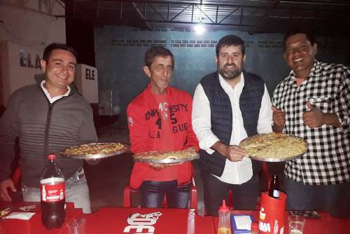 No Dia do Gari, trabalhadores ganham rodada de pizza como presente em MS