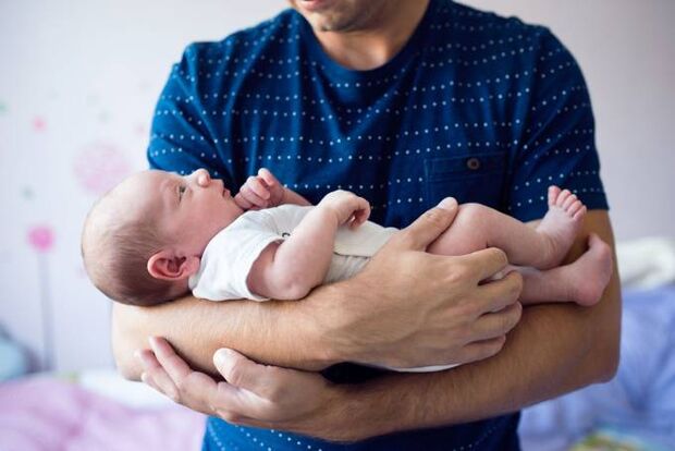 Justiça concede licença paternidade de 180 dias a adotante homoafetivo em MS