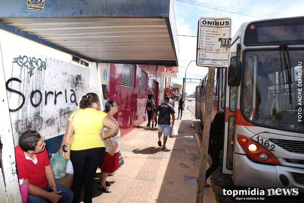 Roubos em pontos de ônibus viram rotina em Campo Grande