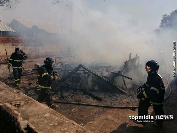 VÍDEO: mãe e filha ficam feridas e tem casa destruída em incêndio no Santo Antônio
