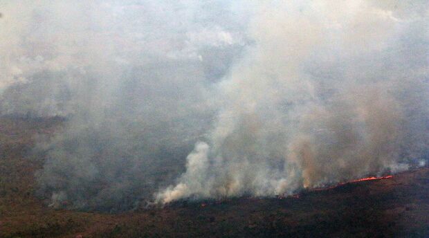 Governador determina atenção total do Corpo de Bombeiros e Defesa Civil às queimadas no MS