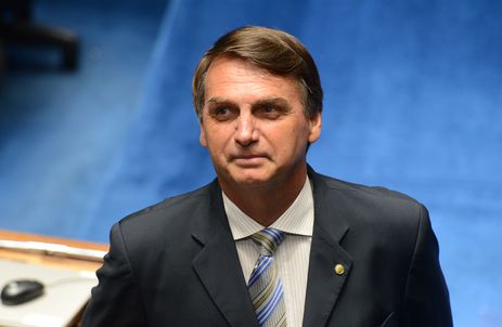 Bolsonaro defende 'impor' escolas cívico-militares para cidadão não depender do governo