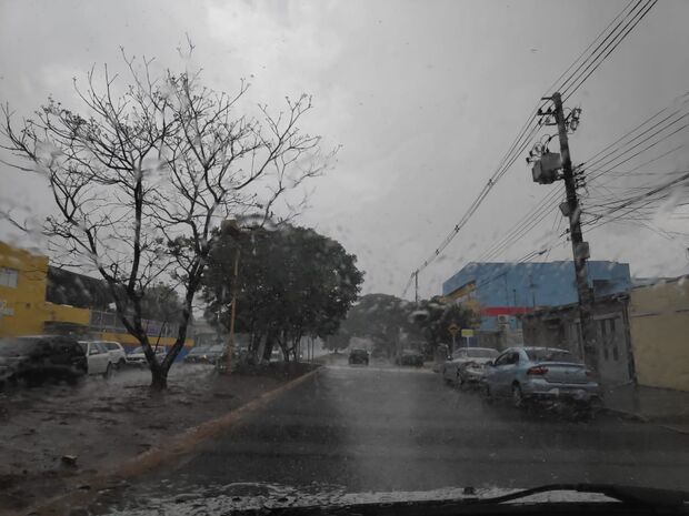 Chuva dá trégua no forte calor e previsão é de mais água em Campo Grande