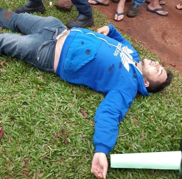 Foragido é executado com 25 tiros e cartaz é deixado ao lado do corpo