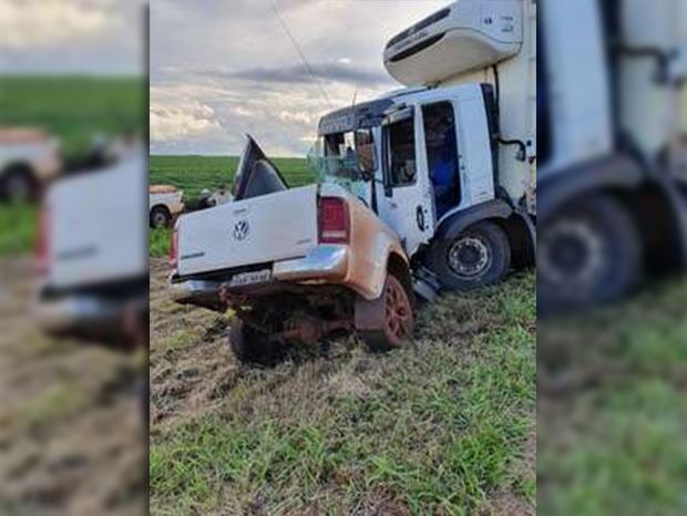 Acidente Entre Caminhão E Caminhonete Mata Um E Deixa Feridos Na Br 060 Portal Top Mídia News 2495