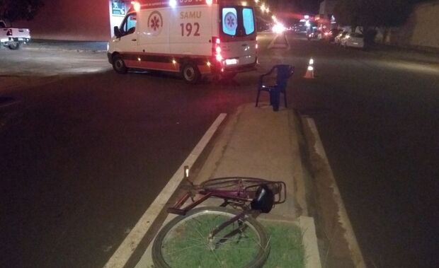 Idoso de bicicleta morre atropelado por moto em Três Lagoas