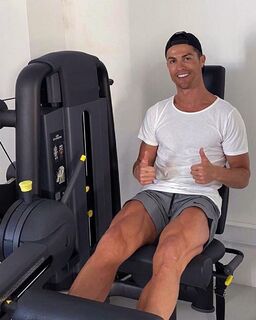 Cristiano Ronaldo concorda com corte no salário e doa respiradores a hospital