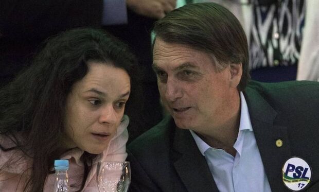 Janaína Paschoal se diz arrependida e pede renúncia de Bolsonaro