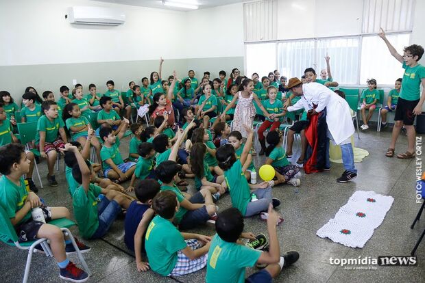 Aulas continuam na rede estadual de ensino até segunda ordem, decreta governador