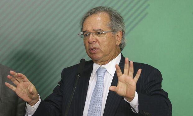Paulo Guedes não descarta reduzir salários de servidor público