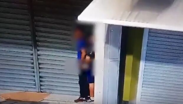 Câmeras do centro de Campo Grande flagram meninada fazendo sexo na rua
