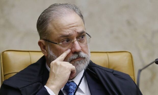 Procurador confronta Bolsonaro e diz que Mandetta é quem lidera combate ao coronavírus