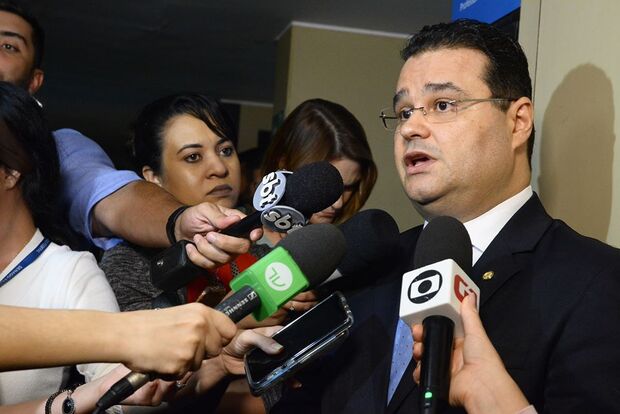 Fabio Trad critica rede de mentiras do bolsonarismo: ‘ala psiquiátrica do governo’