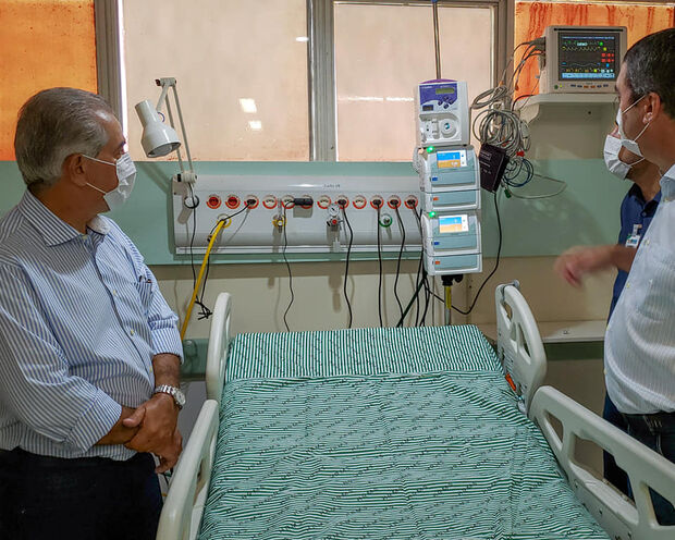 Governador visita hospital de campanha e drive-thru contra coronavírus em Campo Grande