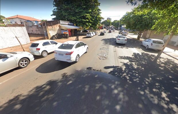 Morador de rua agride borracheiro com chave de rodas na Capital