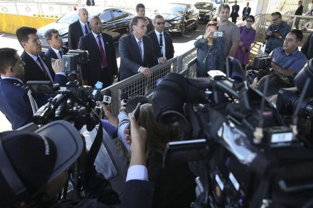 Bolsonaro faz mistério sobre substituto de Moro: 'é homem e a imprensa conhece'