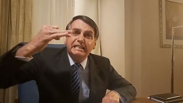 Bolsonaro diz que decreto para volta geral ao trabalho 'está na mesa'