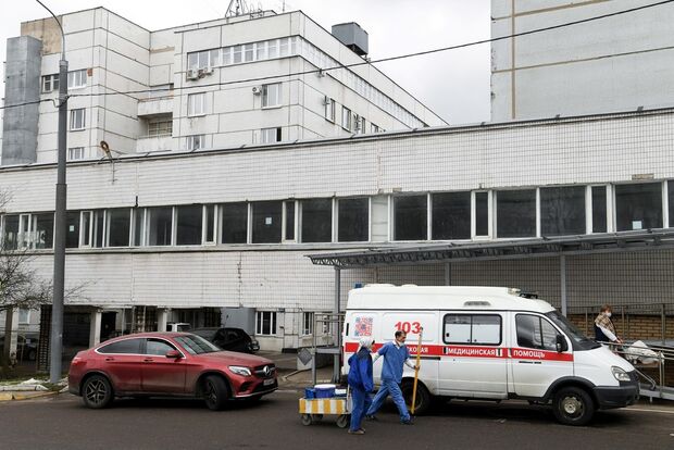 Hospital para pacientes com covid-19 é atingido por incêndio na Rússia