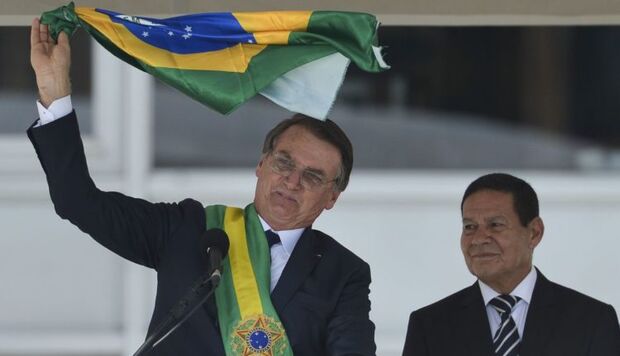 PT obriga Bolsonaro e Mourão a se explicarem em ação de cassação no TSE