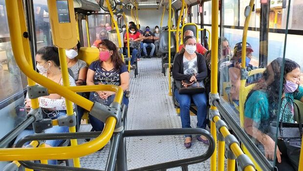 Prefeitura faz campanha e reforça importância do uso de máscaras nos ônibus