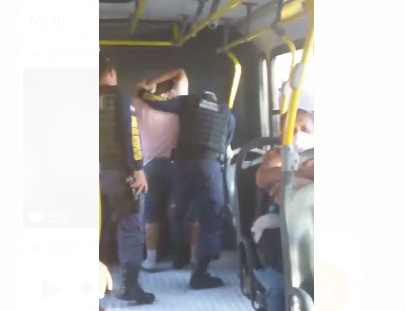 VÍDEO: homem mostra o 'Bráulio', se masturba para passageiras e vai preso