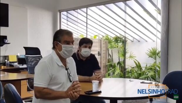 VÍDEO: após Bolsonaro estimular invasão de hospitais, senador mostra monitoramento da Capital
