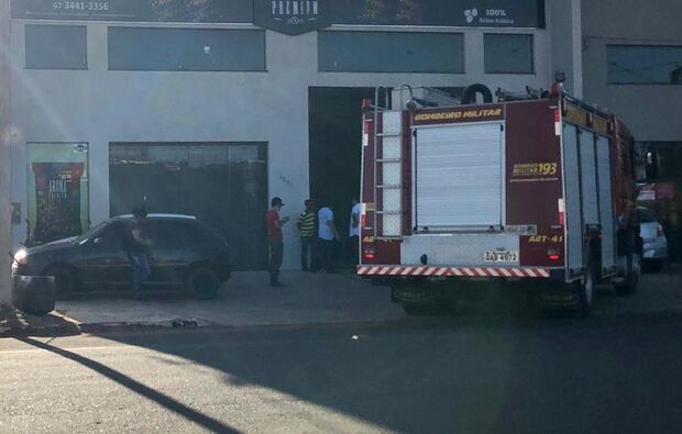 Empresa que torra café pega fogo e Bombeiros evitam destruição