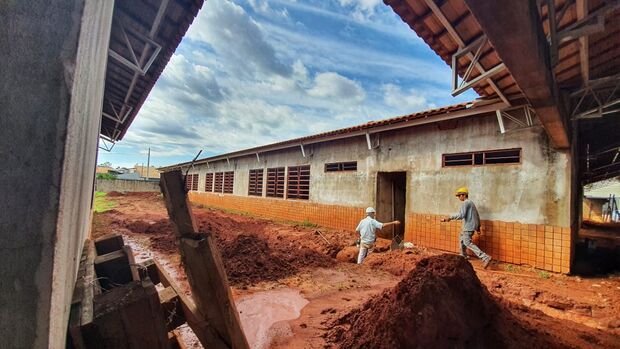 Prefeitura retoma construção de escola com 14 salas no Parati