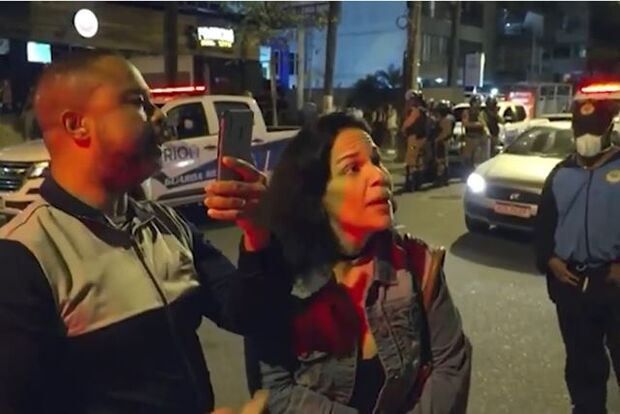 VÍDEO: mulher agride fiscal que tentava reprimir aglomerações em bares