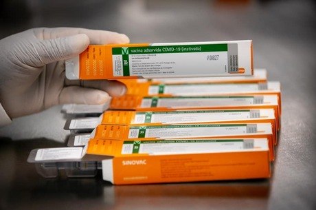 UFMG dá início a teste de vacina chinesa contra covid-19 em Belo Horizonte
