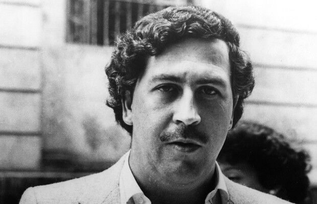 Sobrinho de Pablo Escobar encontra R$ 100 milhões em cofre oculto na parede
